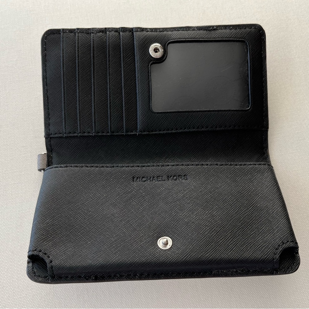 Michael Kors Jet Set Multi Function Phone Wallet - Picture 4 of 4